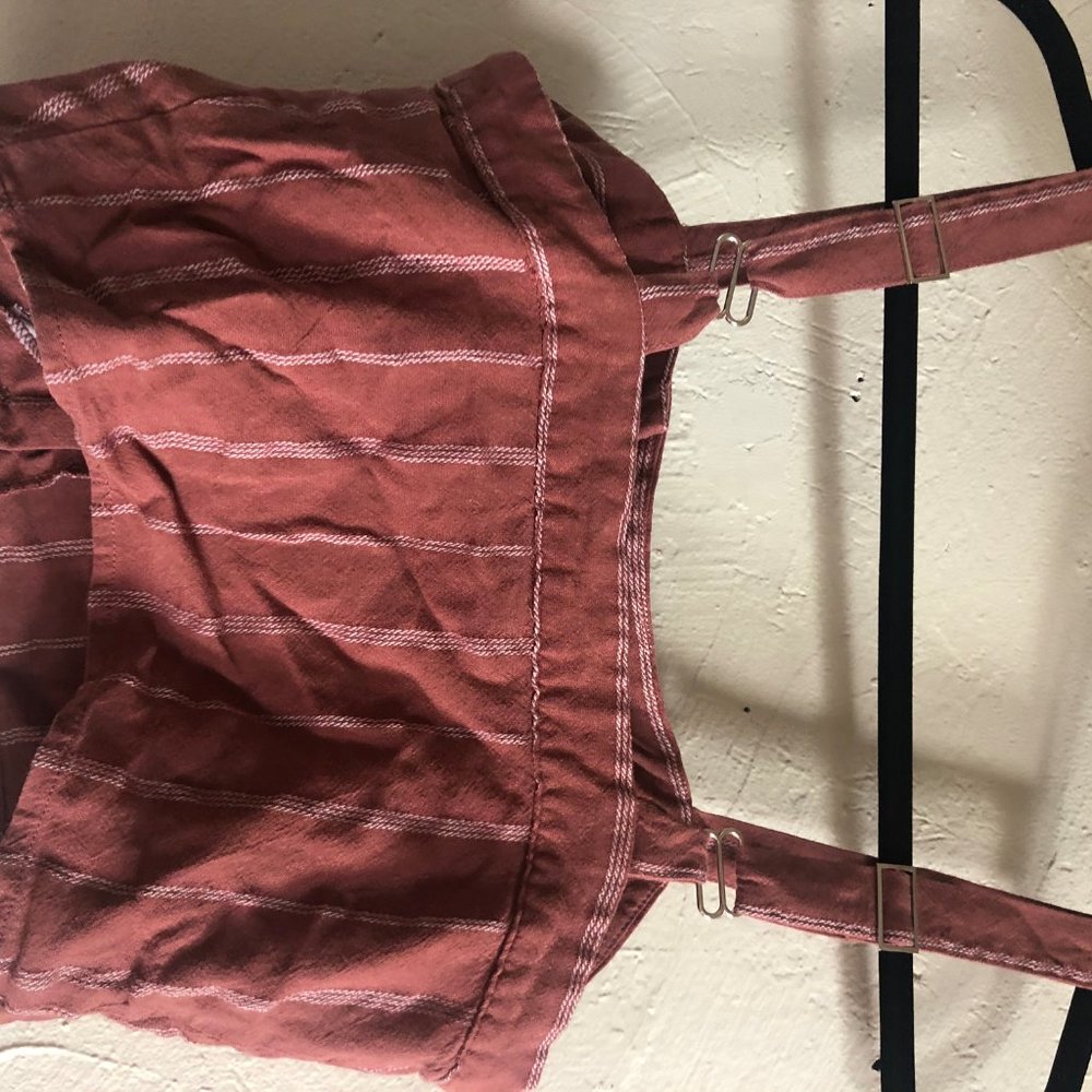 Button Cropped Tank - Picture 4 of 4